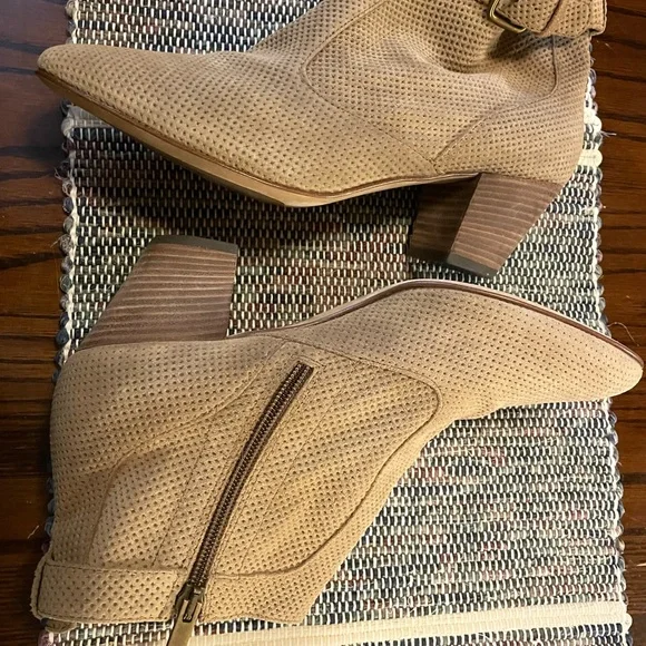 Aquatalia Suede Leather Tan Bootie Size 10 - Picture 2 of 4